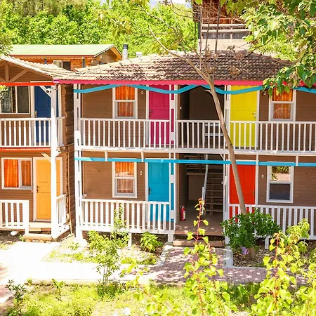 מלון Salinas Wooden Houses אולימפוס